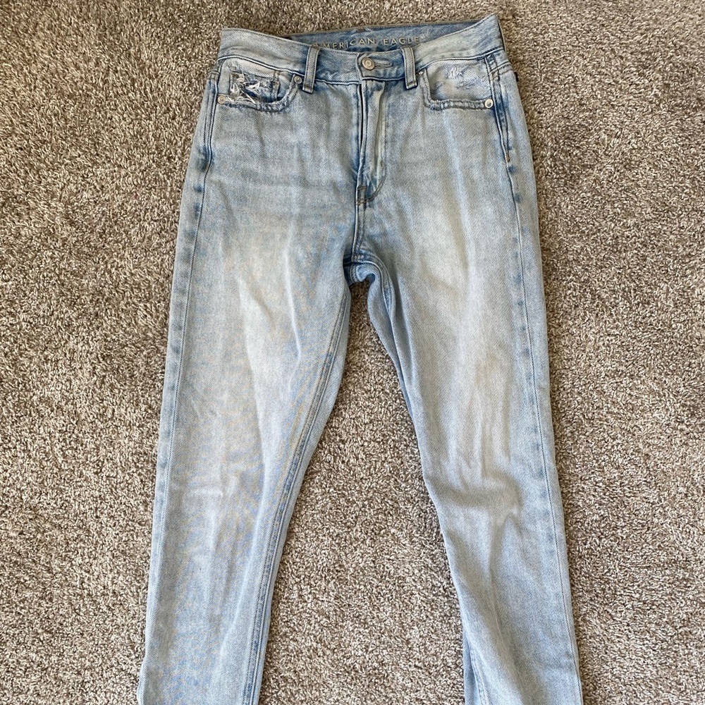American Eagle light wash mom jeans